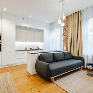 Two Bedroom Very Berry In With Desk By Renters , Poznań Polska